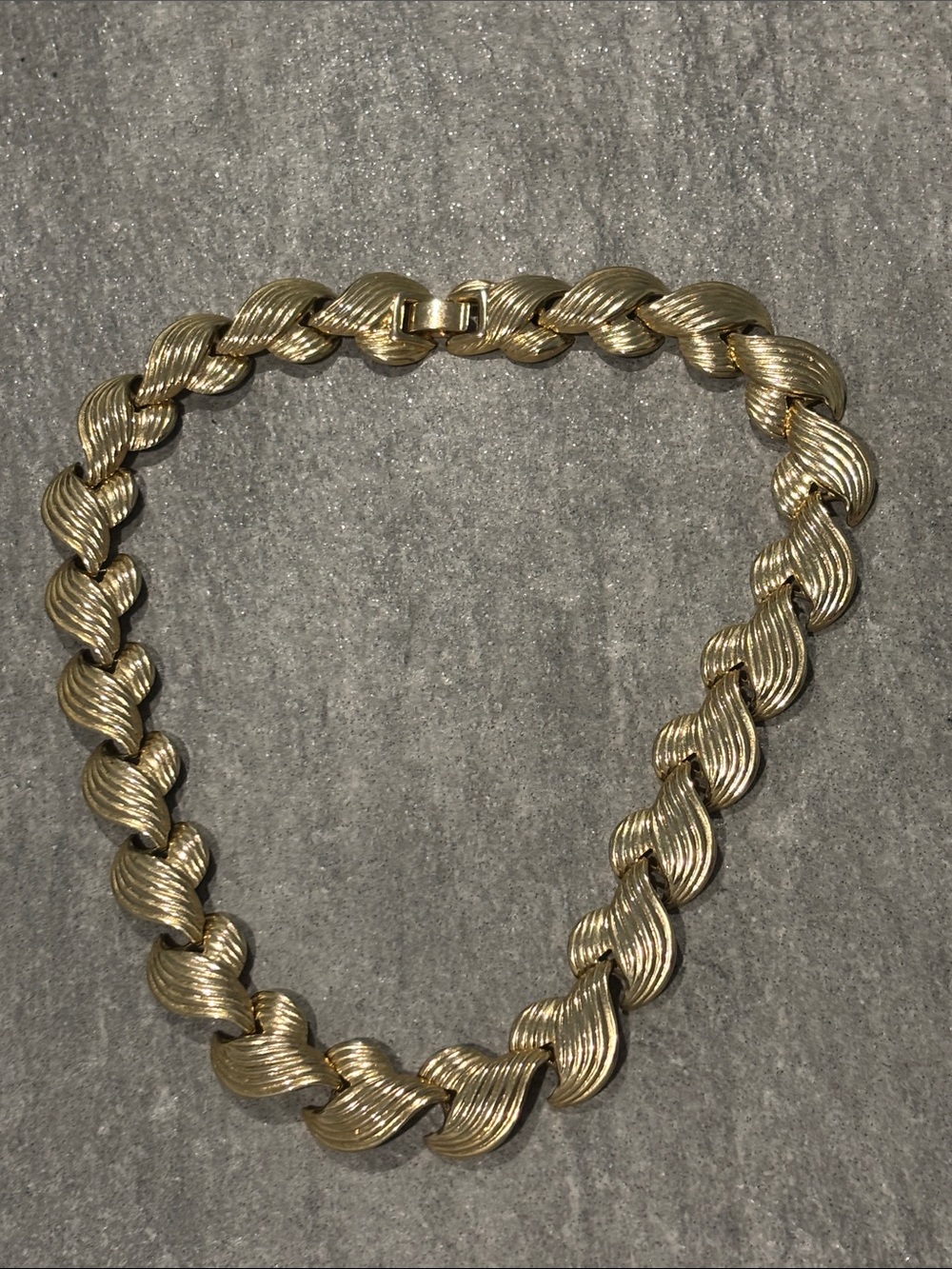 Goldtone Chunky Ribbed Heart Link Necklace - Women Jewelry